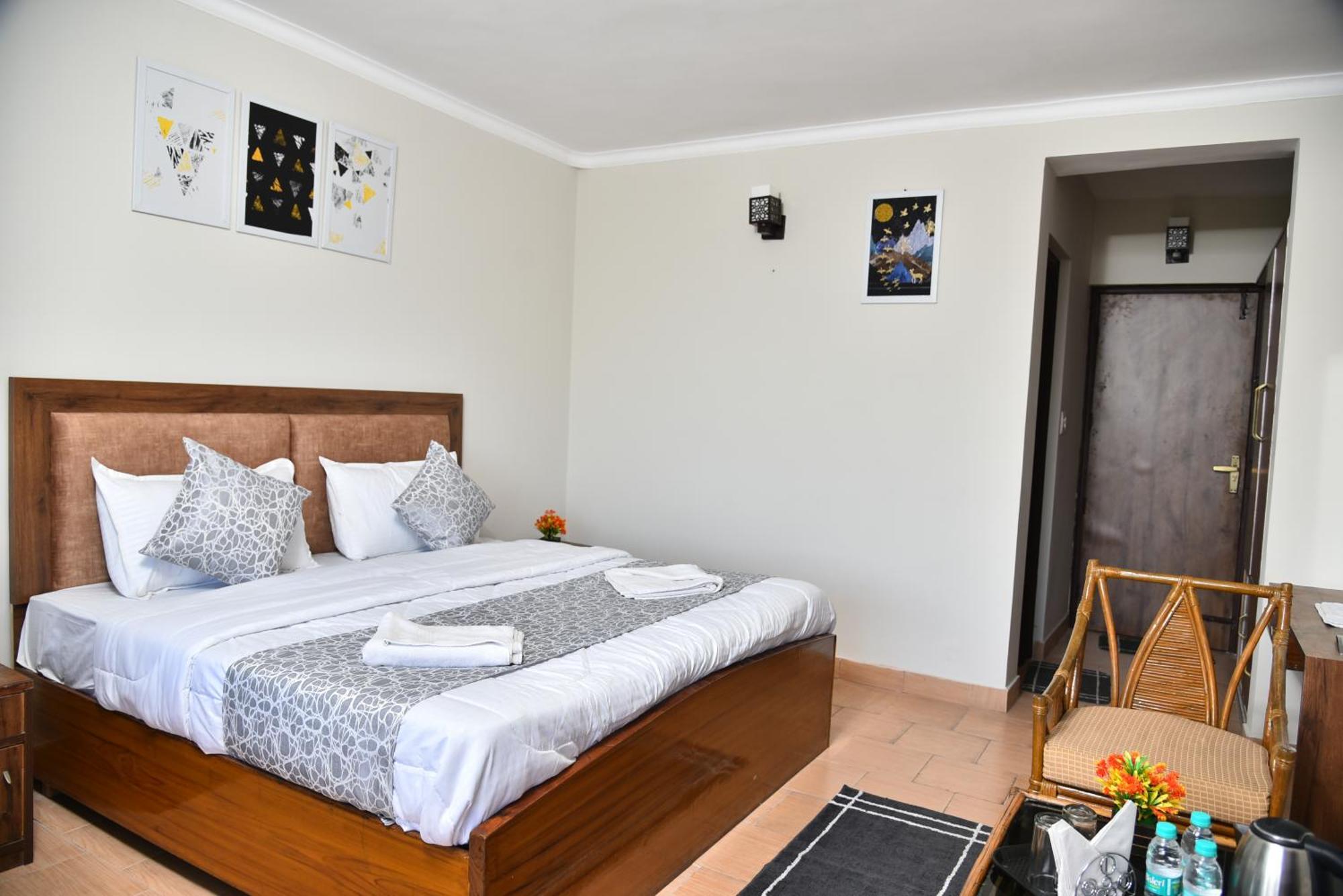 נייניטל Kumaon Roop Resort Near Kainchi Dham מראה חיצוני תמונה