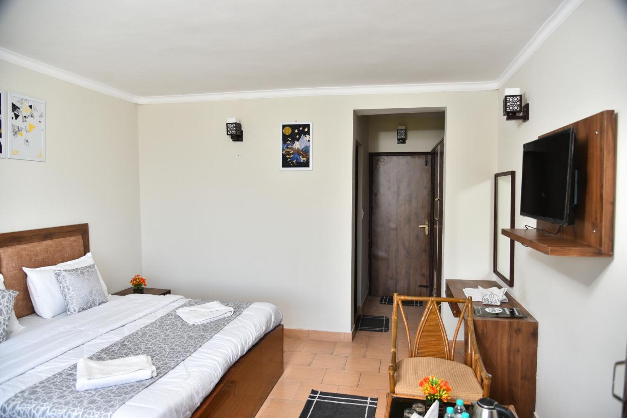 נייניטל Kumaon Roop Resort Near Kainchi Dham מראה חיצוני תמונה