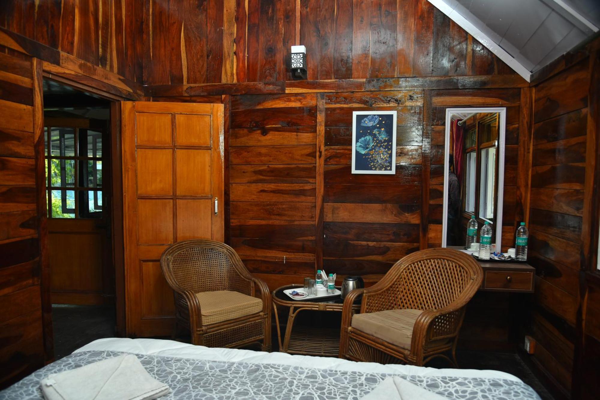 נייניטל Kumaon Roop Resort Near Kainchi Dham מראה חיצוני תמונה