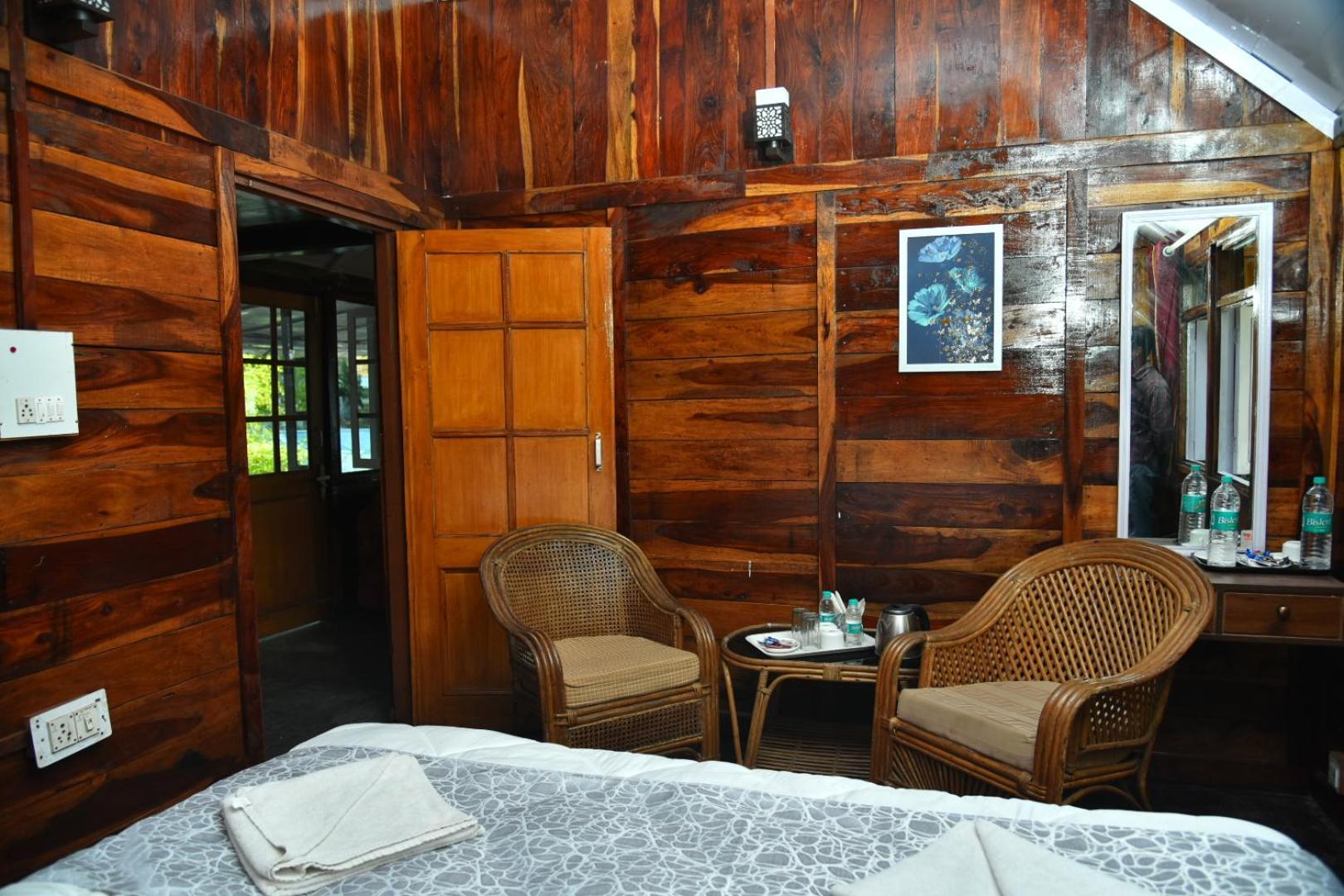 נייניטל Kumaon Roop Resort Near Kainchi Dham מראה חיצוני תמונה