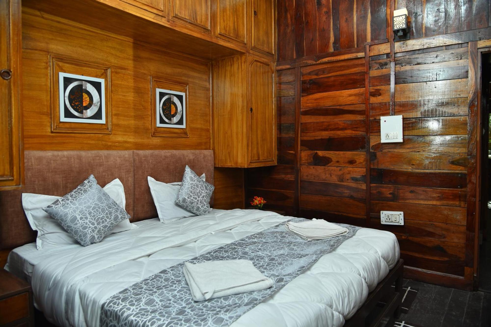 נייניטל Kumaon Roop Resort Near Kainchi Dham מראה חיצוני תמונה