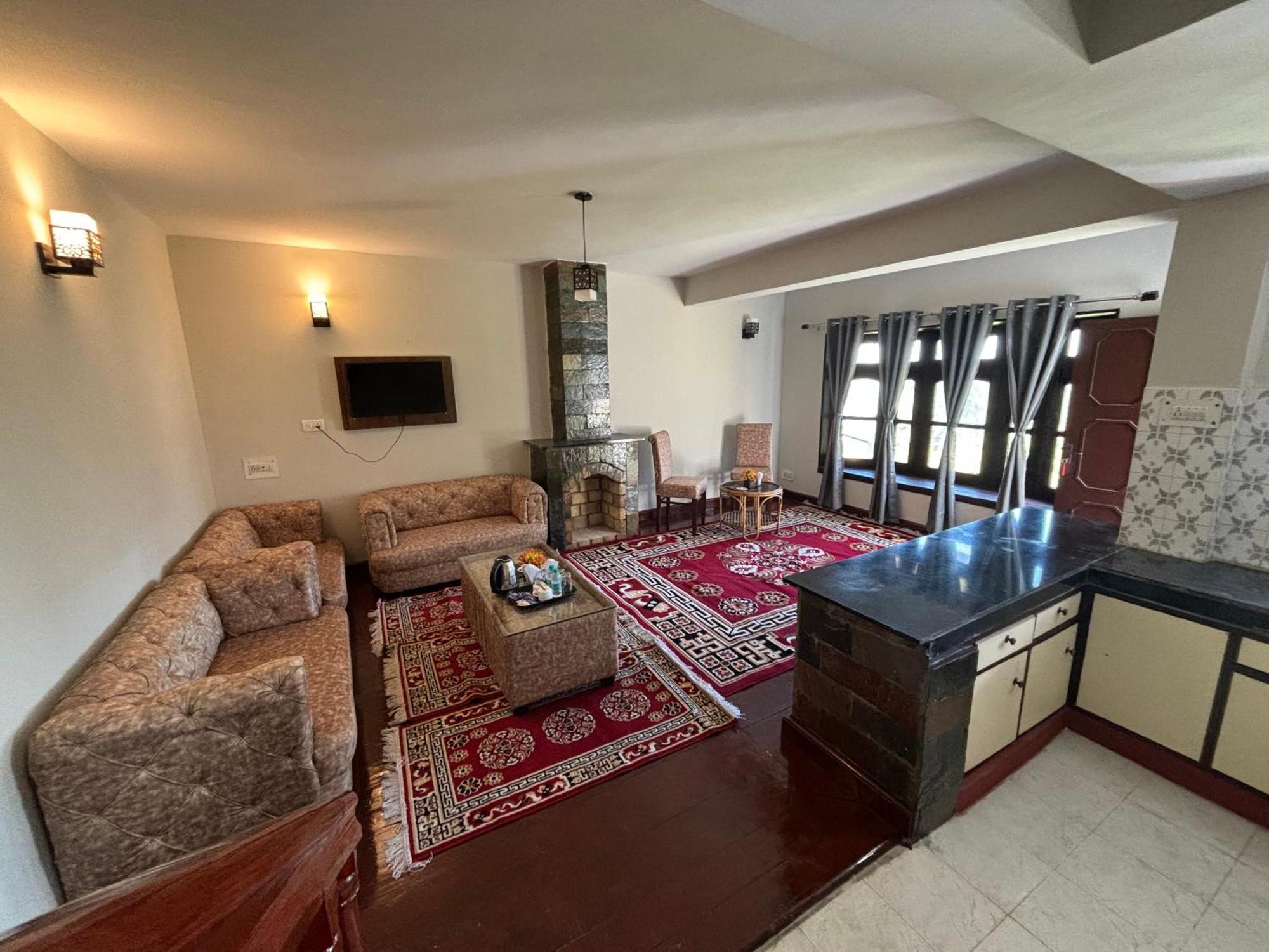נייניטל Kumaon Roop Resort Near Kainchi Dham מראה חיצוני תמונה