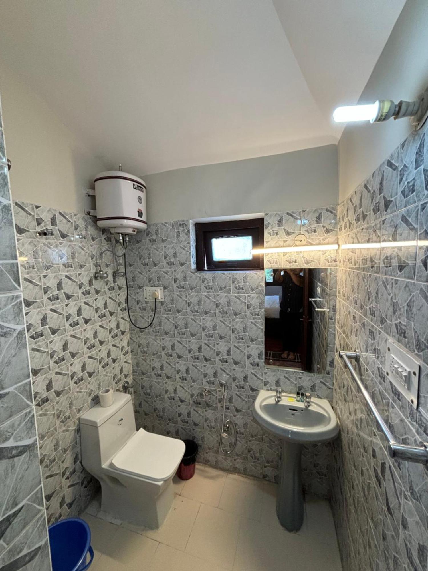 נייניטל Kumaon Roop Resort Near Kainchi Dham מראה חיצוני תמונה