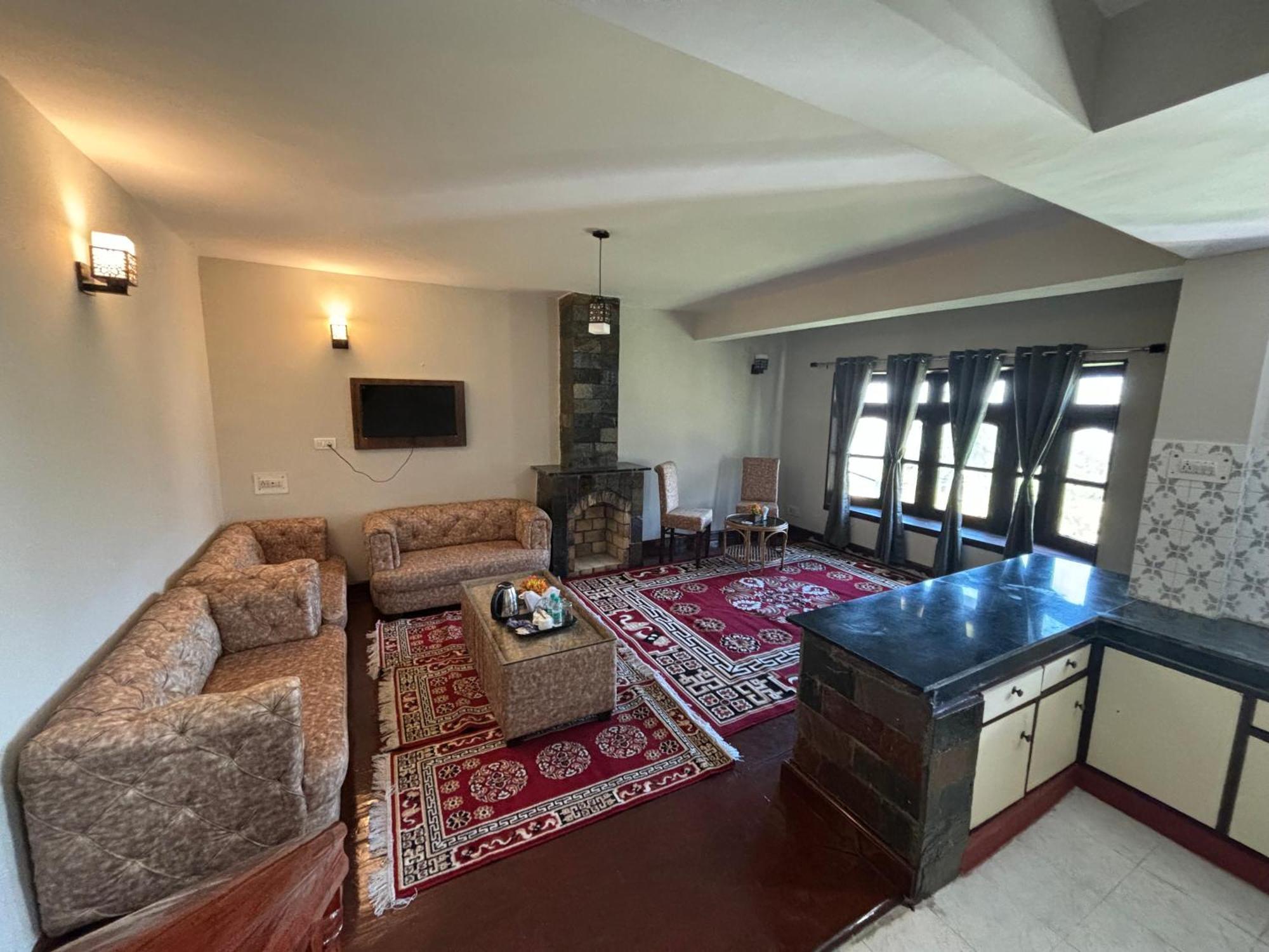 נייניטל Kumaon Roop Resort Near Kainchi Dham מראה חיצוני תמונה