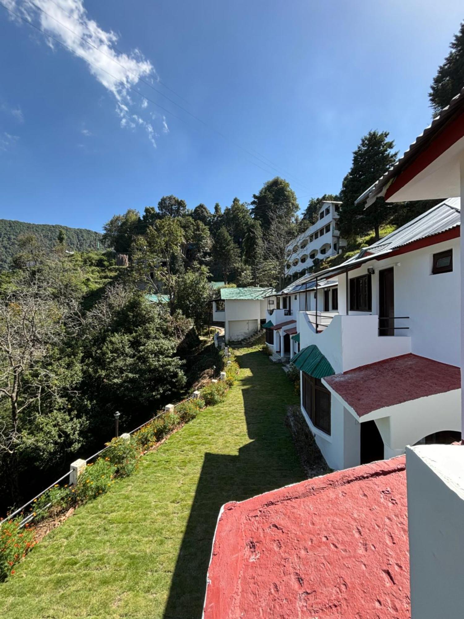 נייניטל Kumaon Roop Resort Near Kainchi Dham מראה חיצוני תמונה