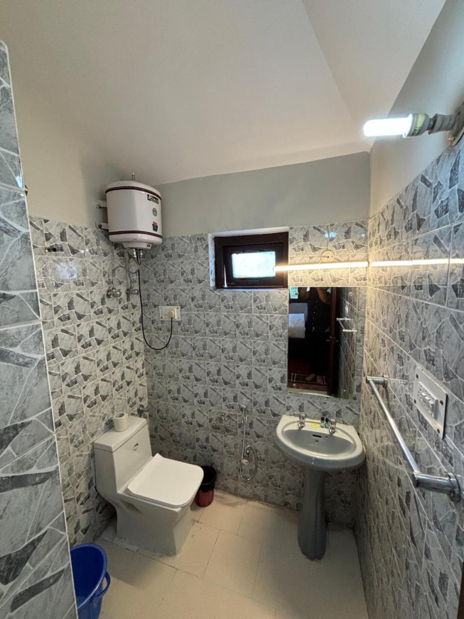 נייניטל Kumaon Roop Resort Near Kainchi Dham מראה חיצוני תמונה
