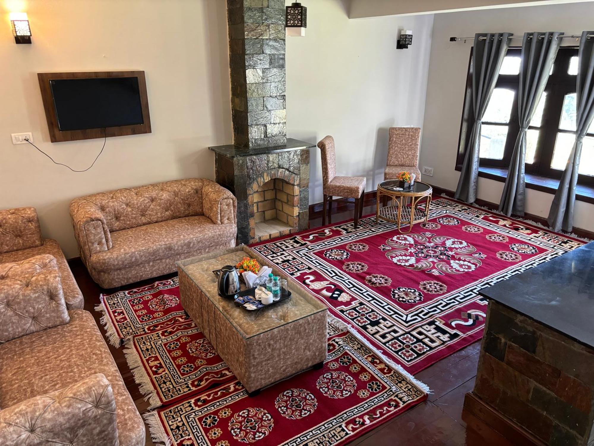נייניטל Kumaon Roop Resort Near Kainchi Dham מראה חיצוני תמונה