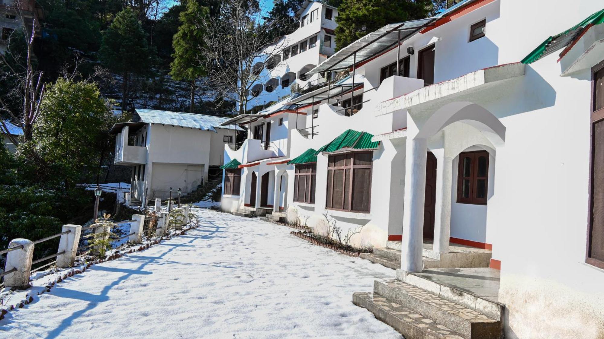 נייניטל Kumaon Roop Resort Near Kainchi Dham מראה חיצוני תמונה