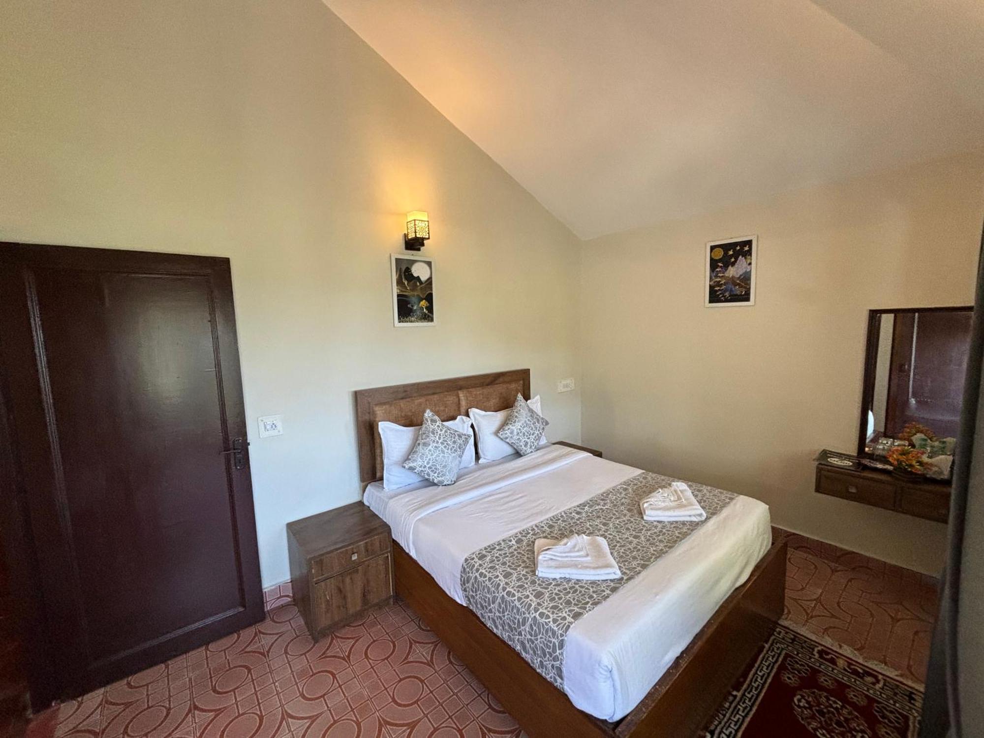 נייניטל Kumaon Roop Resort Near Kainchi Dham מראה חיצוני תמונה