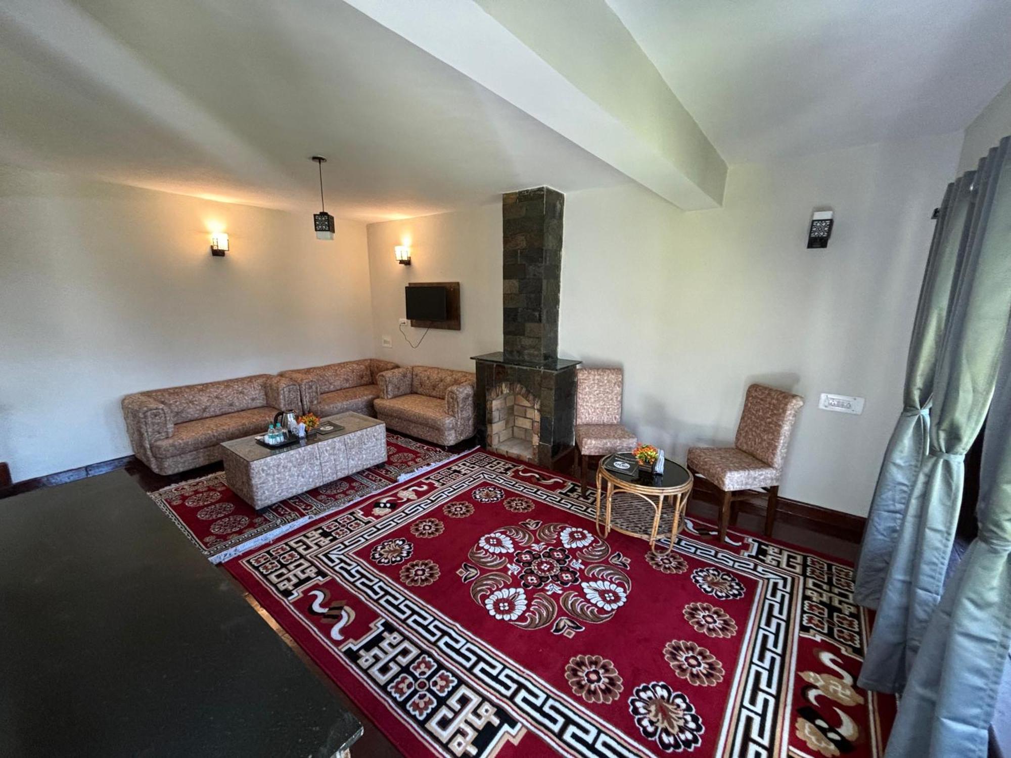 נייניטל Kumaon Roop Resort Near Kainchi Dham מראה חיצוני תמונה