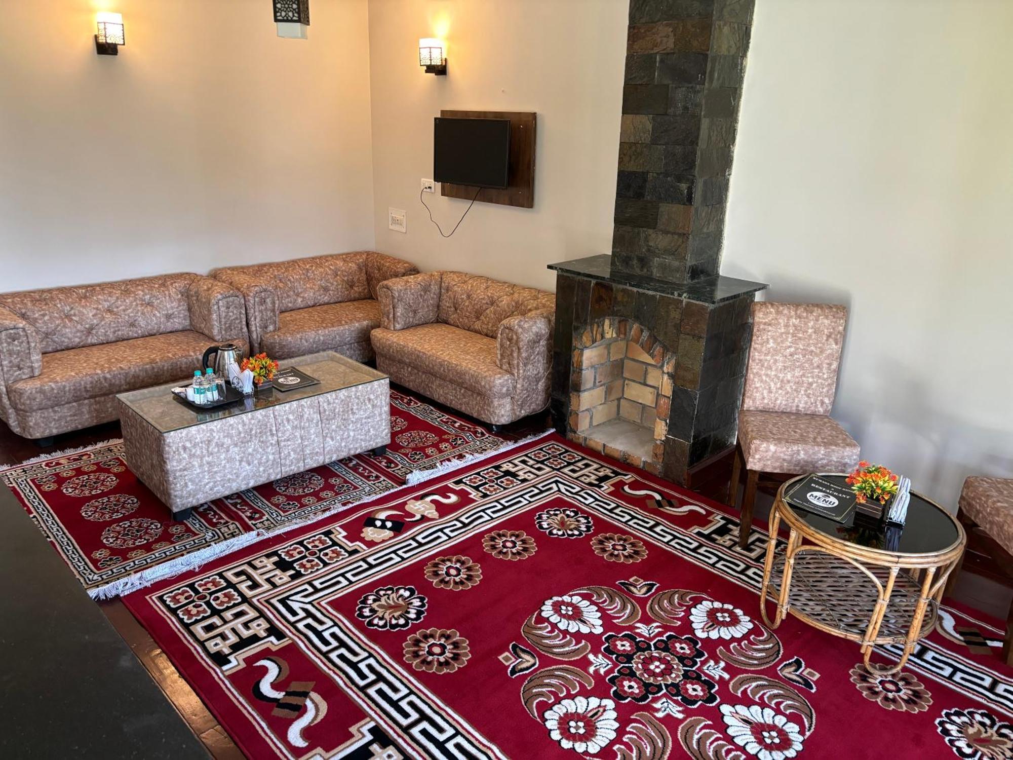 נייניטל Kumaon Roop Resort Near Kainchi Dham מראה חיצוני תמונה